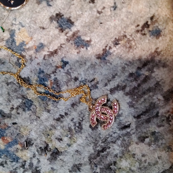 Gorgeous CC Chanel Repurposed Zipper Pull Pink Stones Charm Necklace - Picture 1 of 1